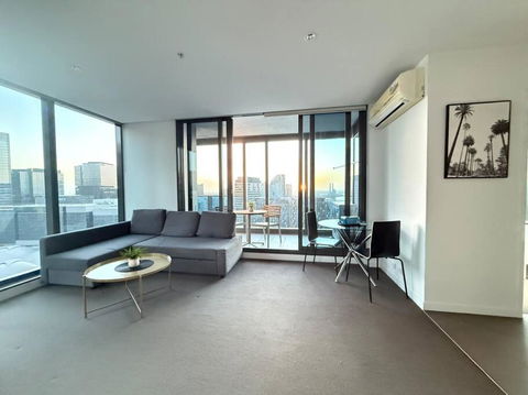 Astonishing 2B2B UpperWestSide Residence Opposite Southern Cross Station - Accommodation Adelaide 1