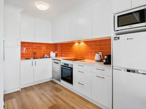 Astrids At Central Park - 2BR L Lake & Mountain Views L Central Location L WiFi - Accommodation Adelaide 1