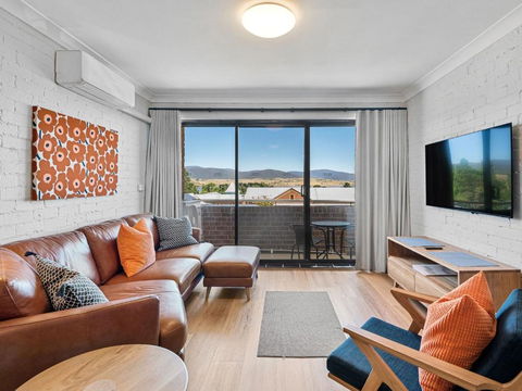 Astrids At Central Park - 2BR L Lake & Mountain Views L Central Location L WiFi - Accommodation Adelaide 2