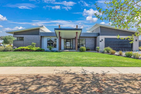 At Winbi- Echuca Holiday Homes - Accommodation Adelaide 0