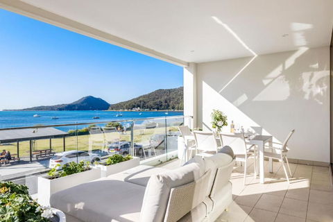 Aura 3 Spectacular Beachside Views - Accommodation Adelaide 0