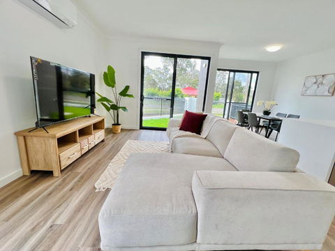 Austral Brand New Modern 4 Br Home - Accommodation Adelaide 1