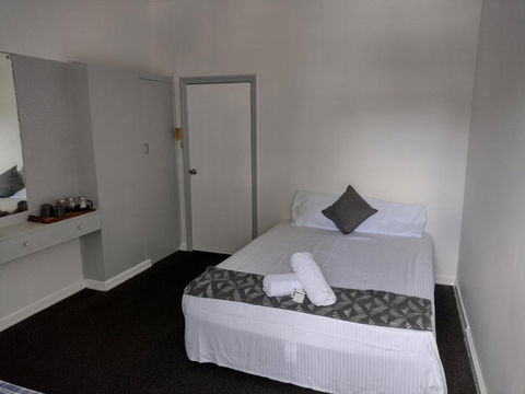 Ayr Hotel - Accommodation Adelaide 4