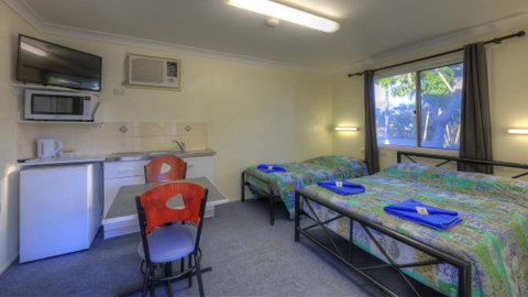 Barcaldine Caravan Park - Accommodation Adelaide 4