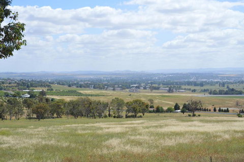 BATHURST GOLDFIELDS RESIDENCE On MOUNT PANORAMA - Accommodation Adelaide 1