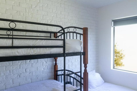 BAY PROPERTIES . Beach Street - Accommodation Adelaide 4