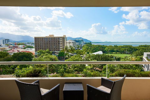 Hilton Cairns - Accommodation Adelaide 12