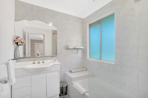 Fountain View Estate - We Accommodate - Accommodation Adelaide 2