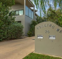 'Rolling Waves 2' on Ocean Drive - Accommodation Adelaide