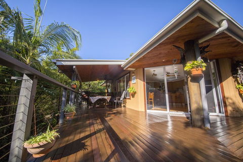 'The Tree House.' Treetop Living Near The Ocean, Coolum Beach, QLD, Australia - Accommodation Adelaide 2