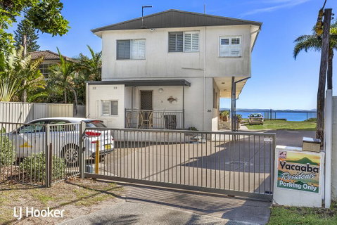 'Yacaaba' Beautiful Waterfront Location - Accommodation Adelaide 0