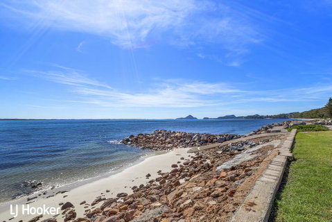 'Yacaaba' Beautiful Waterfront Location - Accommodation Adelaide 1