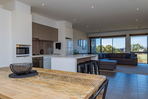 13 Shore Place - Accommodation Adelaide 2