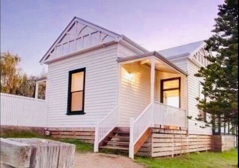 1880s Kananook Boutique Historic Luxury Apartment FSC Private Villa Bairnsdale - Accommodation Adelaide 1