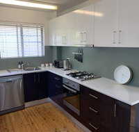2 Bed Bar Beach Apartment - stroll to beach  cafes supermarket apartment 6 - Accommodation Adelaide