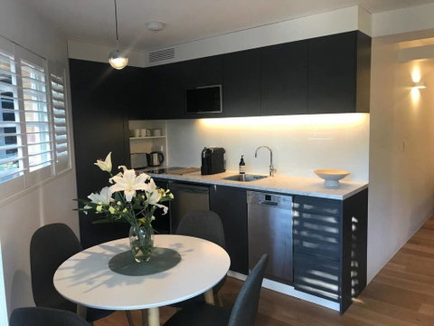 2 BEDROOM BRAND NEW APT // MOMENTS FROM RNSH - Accommodation Adelaide 2