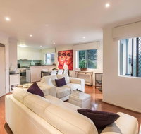 2 Bedroom with Parking  AC Close To Beach  City - Accommodation Adelaide