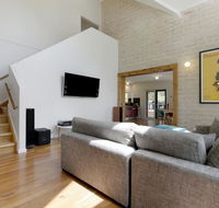 2 Marma Retreat with jacuzzi heated pool pet friendly Foxtel - Accommodation Adelaide