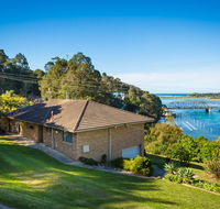 2 Water Crescent - Retro Haven - Accommodation Adelaide