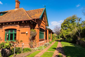 Buxton Manor with Accommodation Adelaide