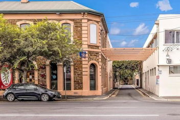 CBD Premium Location Studio with Accommodation Adelaide