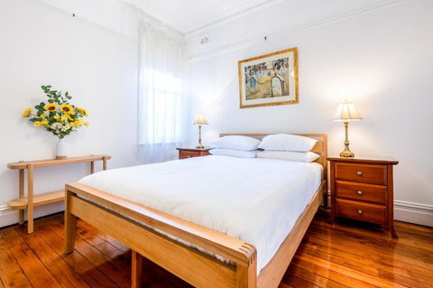 Charming 2-Bed Home Near Enmore Theatre - Accommodation Adelaide 2