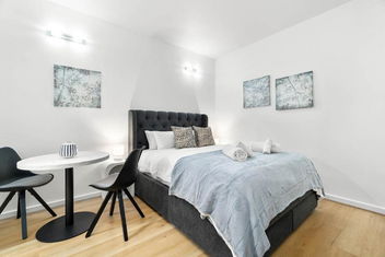 Charming City Escape Stylish CBD Suite With WiFi with Accommodation Adelaide