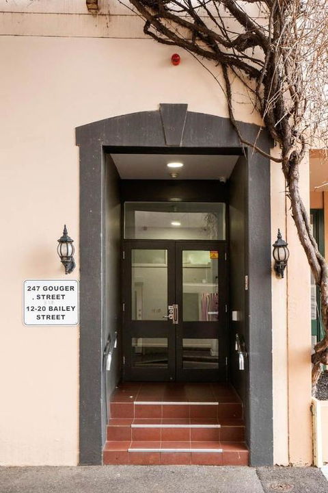 Charming City Escape Stylish CBD Suite With WiFi - Accommodation Adelaide 2