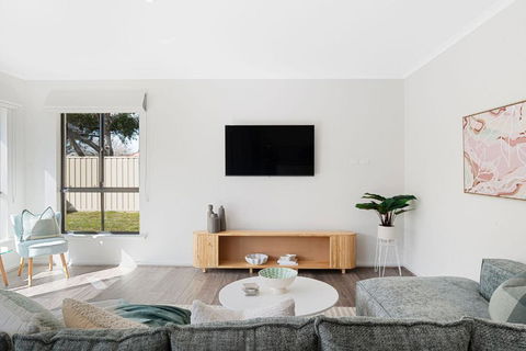 Crimson Ridge - Wines, Vines And Dine - Accommodation Adelaide 0