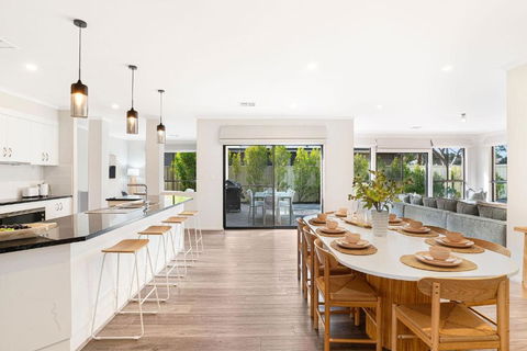 Crimson Ridge - Wines, Vines And Dine - Accommodation Adelaide 3