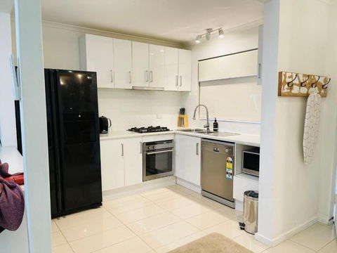 D101 Charming Apartment- Free Parking - Accommodation Adelaide 1