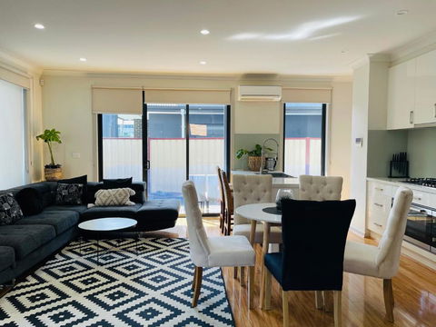 D110 Sweet Melon Super Stay-fantastic - Accommodation Adelaide 1