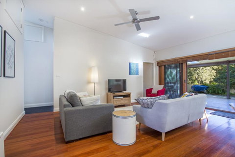 33 Bangalow - Narrawallee's Beautiful Bungalow - Accommodation Adelaide 0