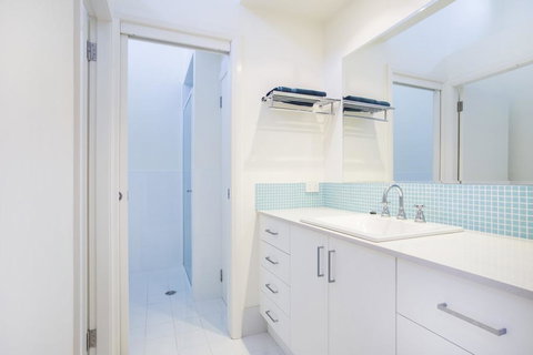 33 Bangalow - Narrawallee's Beautiful Bungalow - Accommodation Adelaide 1