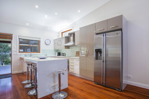 33 Bangalow - Narrawallee's Beautiful Bungalow - Accommodation Adelaide 2