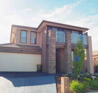 4 Bed 2 And A Half Bath Luxury Villa in Point Cook - Accommodation Adelaide
