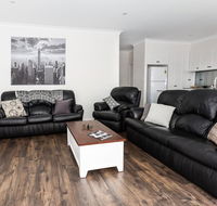 4 Bedroom Inner City Townhouse - SLEEPS 9  - Accommodation Adelaide