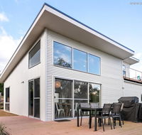 4 king or 8 single beds WiFi Netflix pet friendly - Accommodation Adelaide