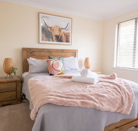 42 Rosemary Lane - Central Orange - Spacious Family Home - Quiet Lane - Accommodation Adelaide