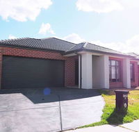 5 Bed 2 Bath big house - Accommodation Adelaide