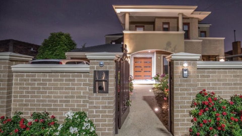5 Star Room With Own Bathroom - Singles, Couples, Families Or Executives - Accommodation Adelaide 1