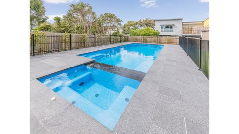 52 ON BAYVIEW - PET FRIENDLY (OUTSIDE ONLY) - Accommodation Adelaide 0