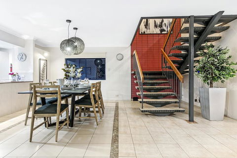 7 Bedroom Gold Coast Luxury Waterfront Home With Pool, Sleeps 20! - Accommodation Adelaide 1
