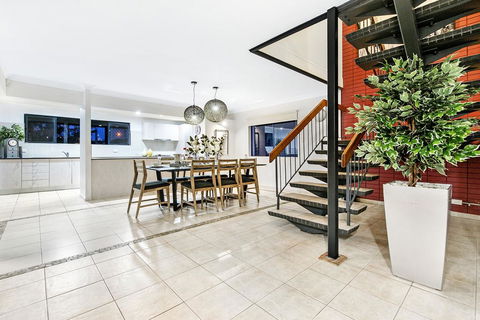 7 Bedroom Gold Coast Luxury Waterfront Home With Pool, Sleeps 20! - Accommodation Adelaide 0