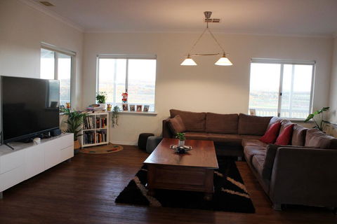 A Better Life Animal Sanctuary FarmStay - Private Two-Bedrooms, Lounge Room & Bathroom & Toilet, Shared Kitchen - Accommodation Adelaide 3