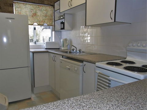 A Furnished Townhouse In Goulburn - Accommodation Adelaide 1