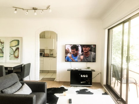 A Jewel Amongst Greenery - Accommodation Adelaide 0