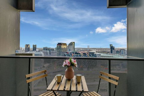 A Modern 2BR CBD Apt, City Views, FREE Parking - Accommodation Adelaide 1