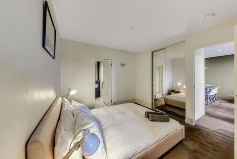 A Modern 2BR CBD Apt, City Views, FREE Parking - Accommodation Adelaide 2