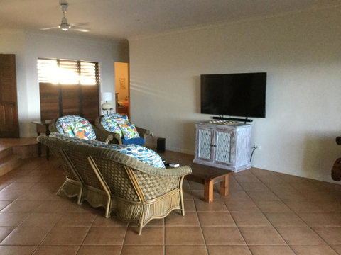 ABSOLUTE BEACHFRONT BLISS @ NEWELL BEACH - Accommodation Adelaide 2